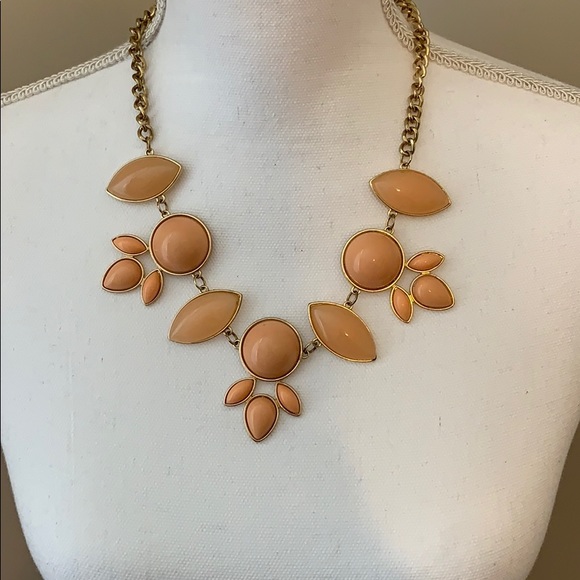 Jewelry - Gorgeous dusty pink necklace